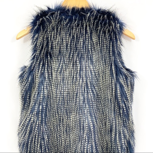 ♻️DONATED 10-24-25♻️ MOSSIMO Faux Fur Vest Jacket Sleeveless Fun Festival - Picture 4 of 4